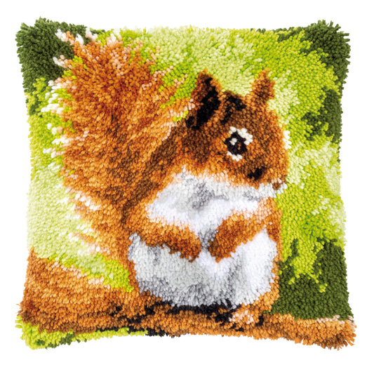 Latch hook cushion with a squirrel design