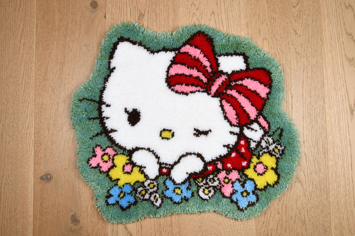 Hello Kitty Cuteness shaped latch hook rug