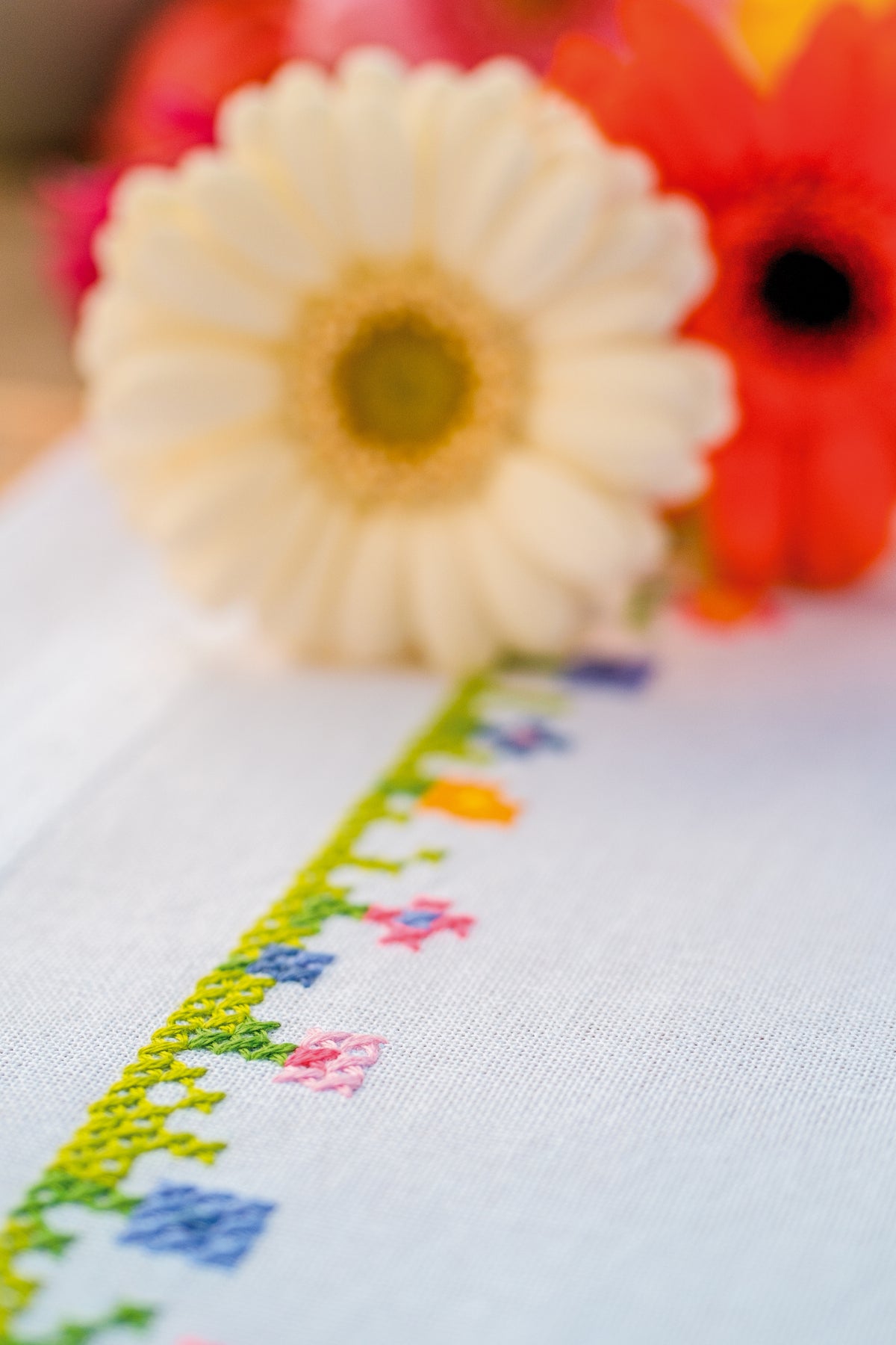 Cross stitch table runner with road trip holiday motifs