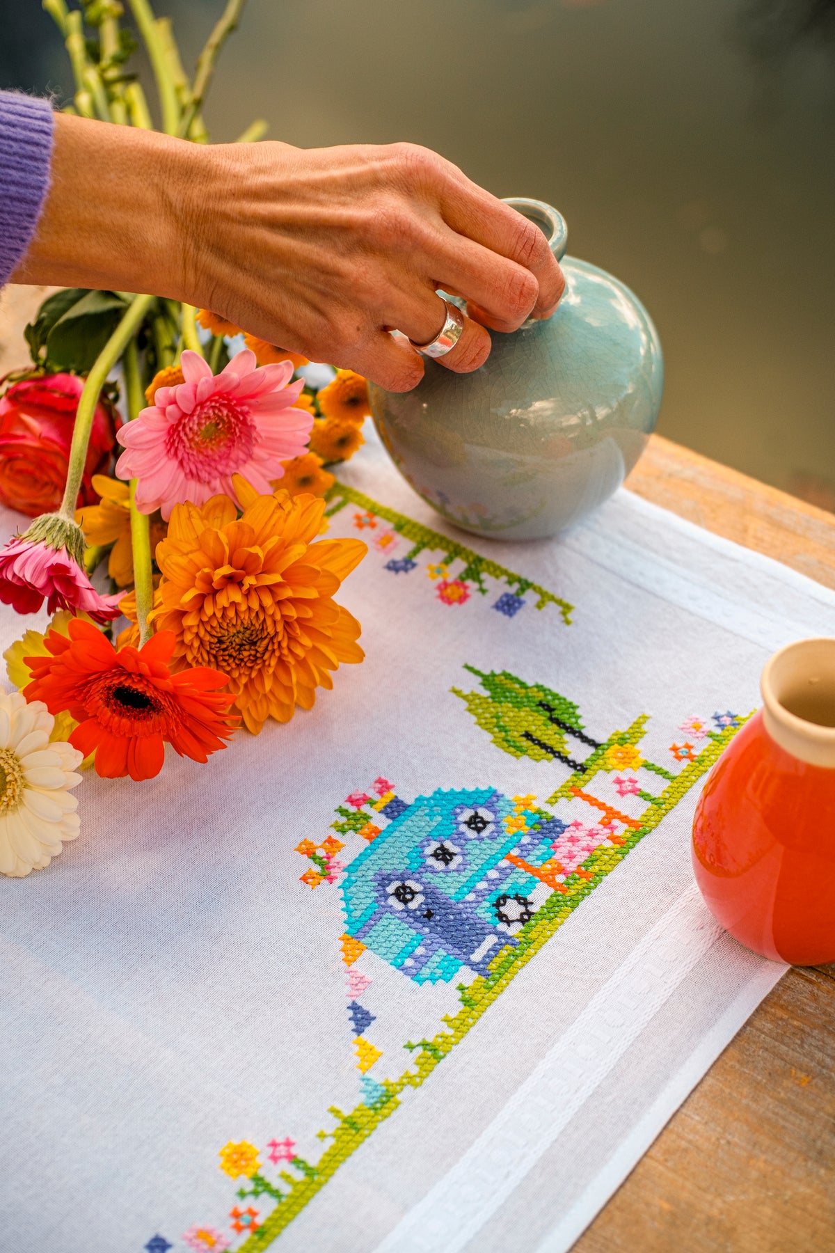 Cross stitch table runner with road trip holiday motifs