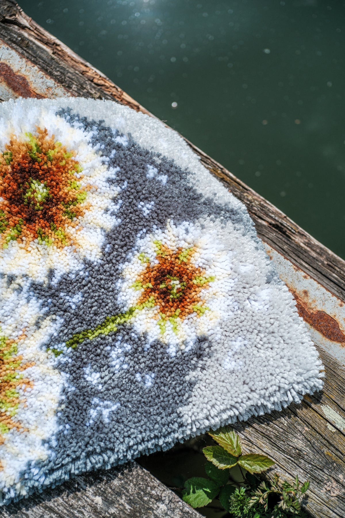 Fluffy latch hook rug with a flower design