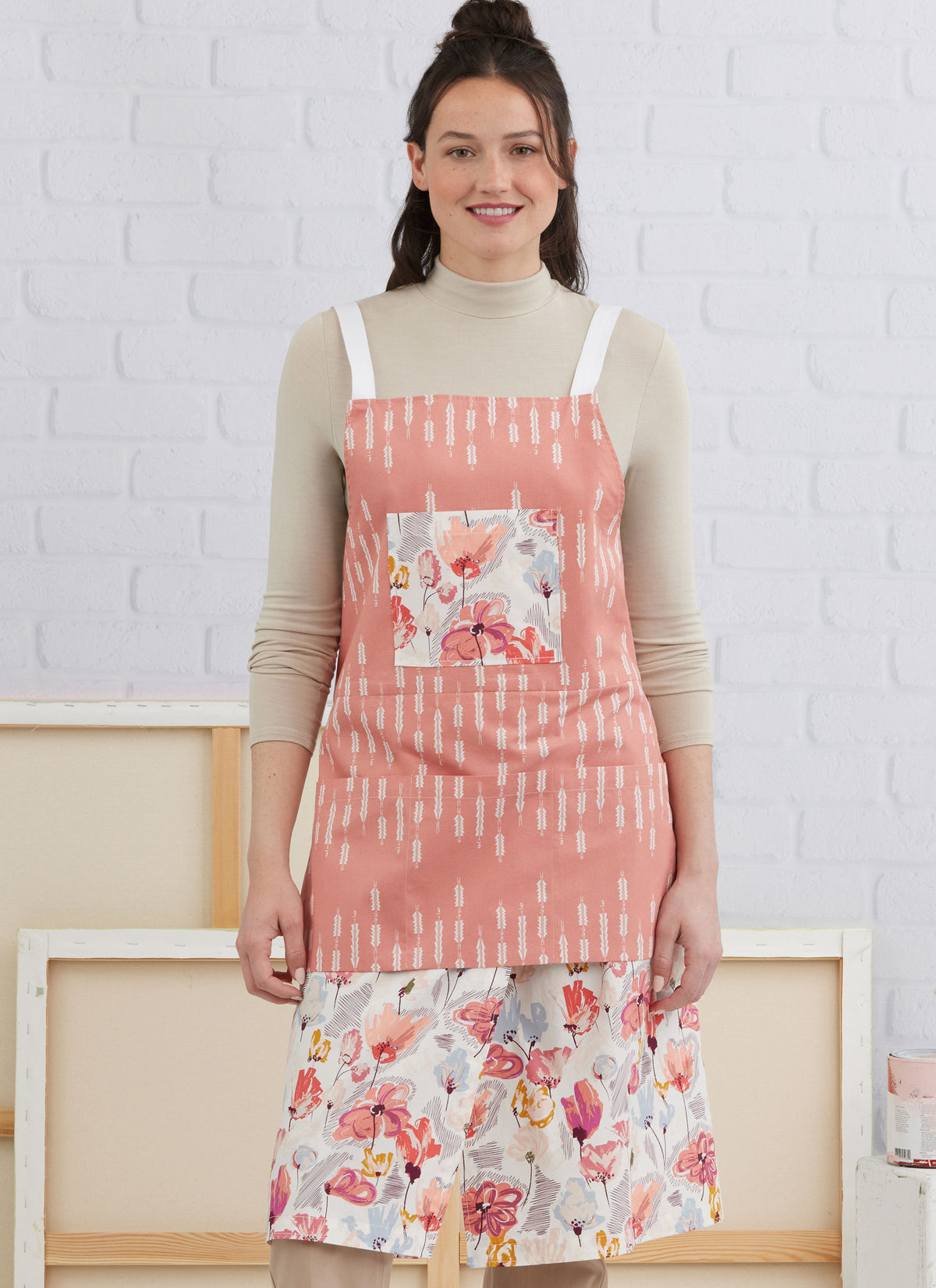 Simplicity S3021 sewing pattern envelope showing aprons designs