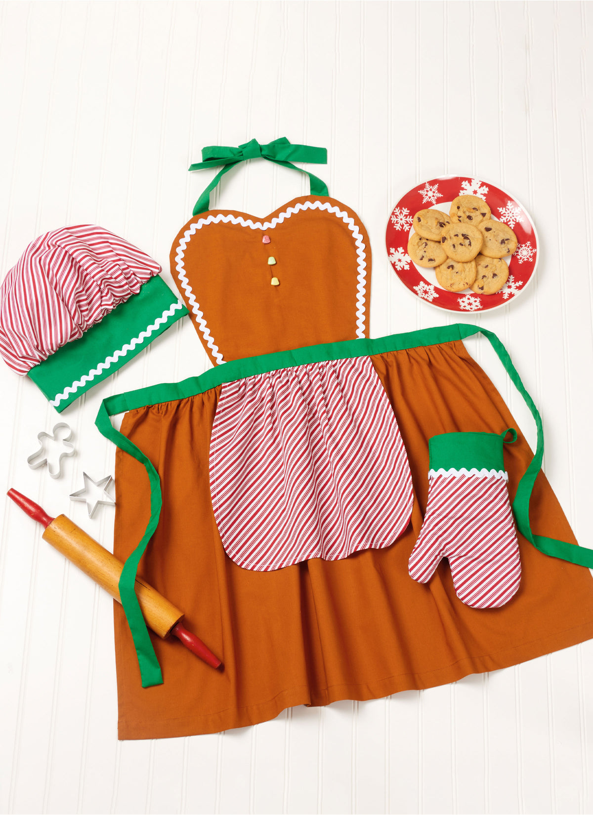 Simplicity S3050 sewing pattern envelope showing aprons with a full skirt and contrast overskirt