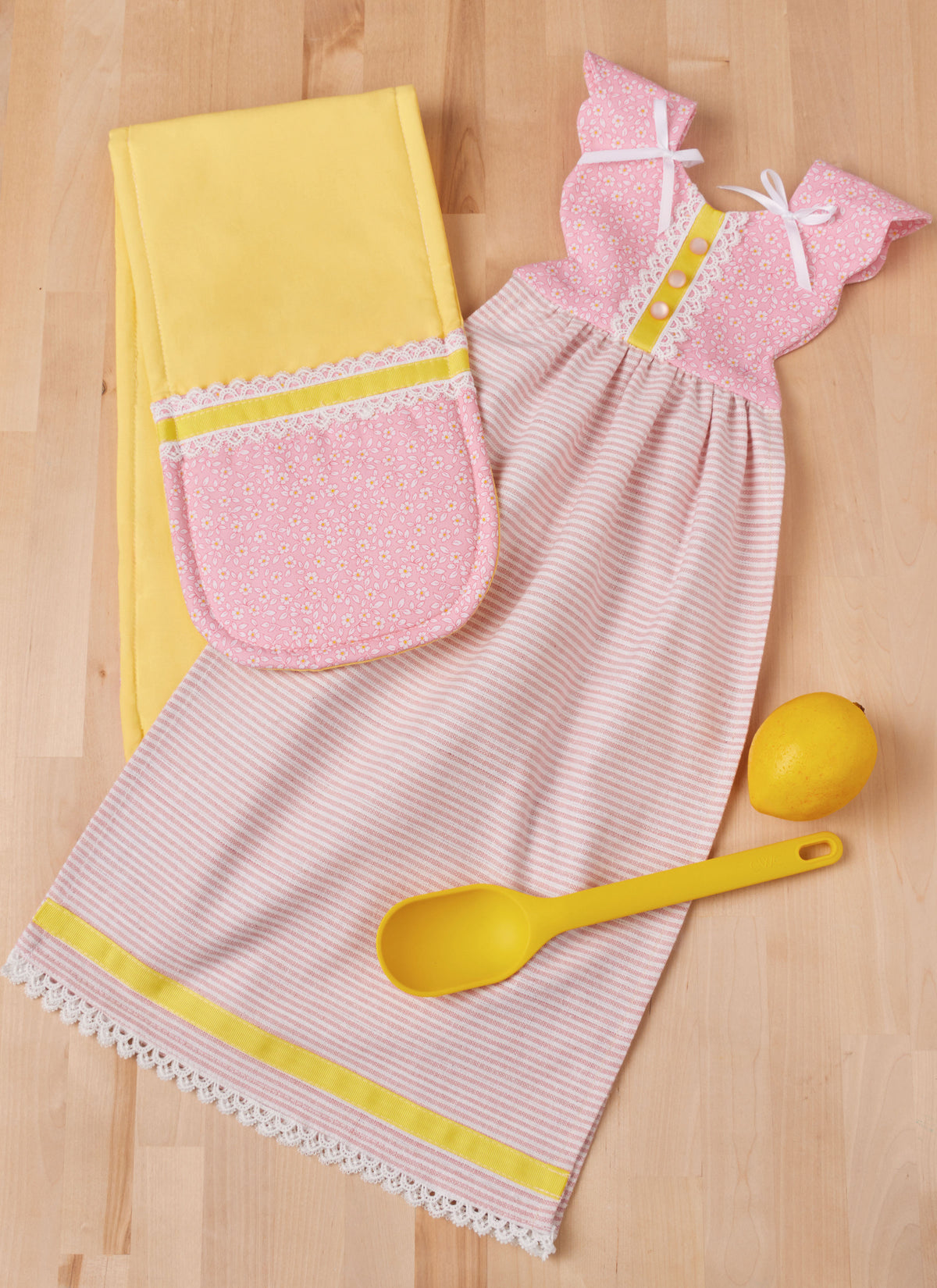 Simplicity S3057 sewing pattern envelope showing dress-style covers for shop-bought dish towels