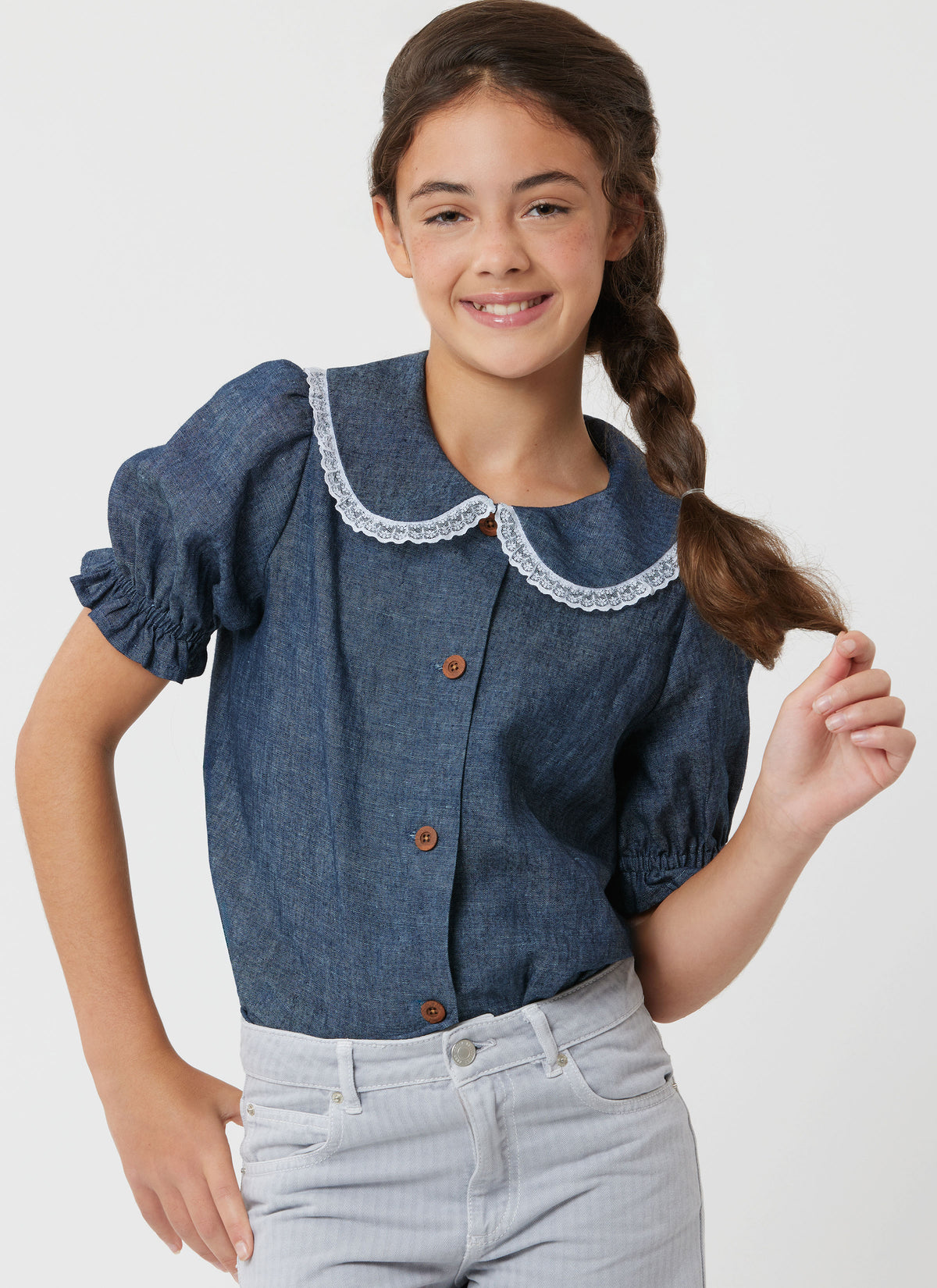 Simplicity S3077 sewing pattern envelope showing a girls' blouse with lace-trimmed Peter Pan collar
