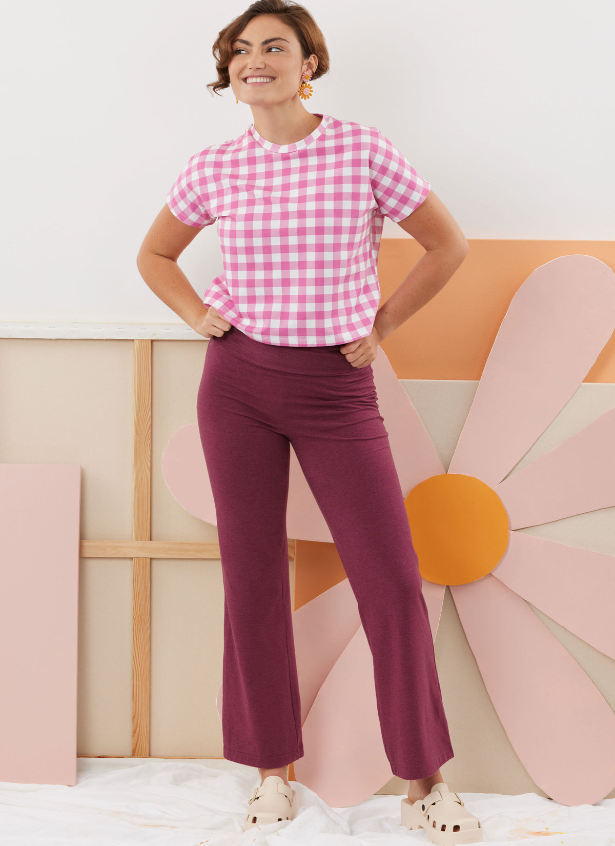 Simplicity S3088 sewing pattern envelope showing aprons