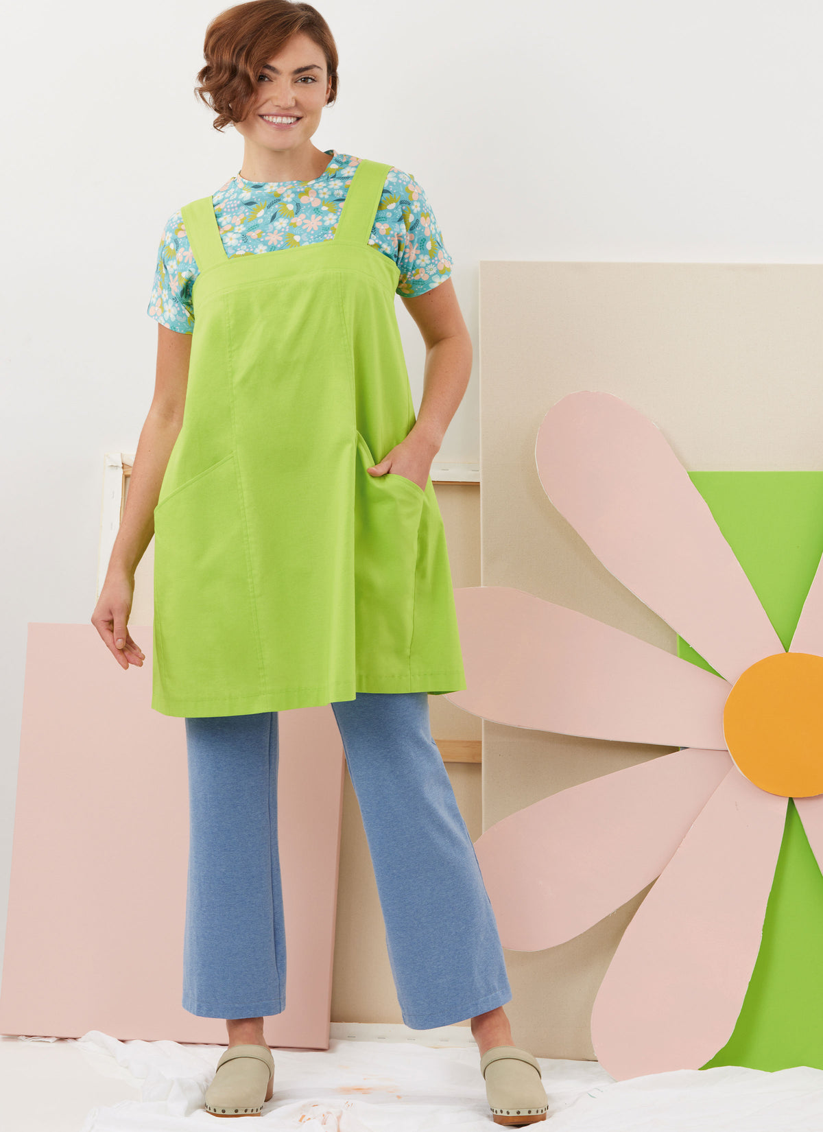 Simplicity S3088 sewing pattern envelope showing aprons