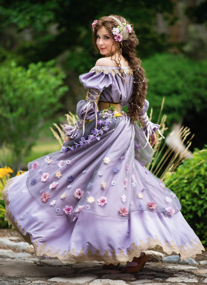 Simplicity S3094 sewing pattern envelope showing a costume with puff sleeves and layered overskirts