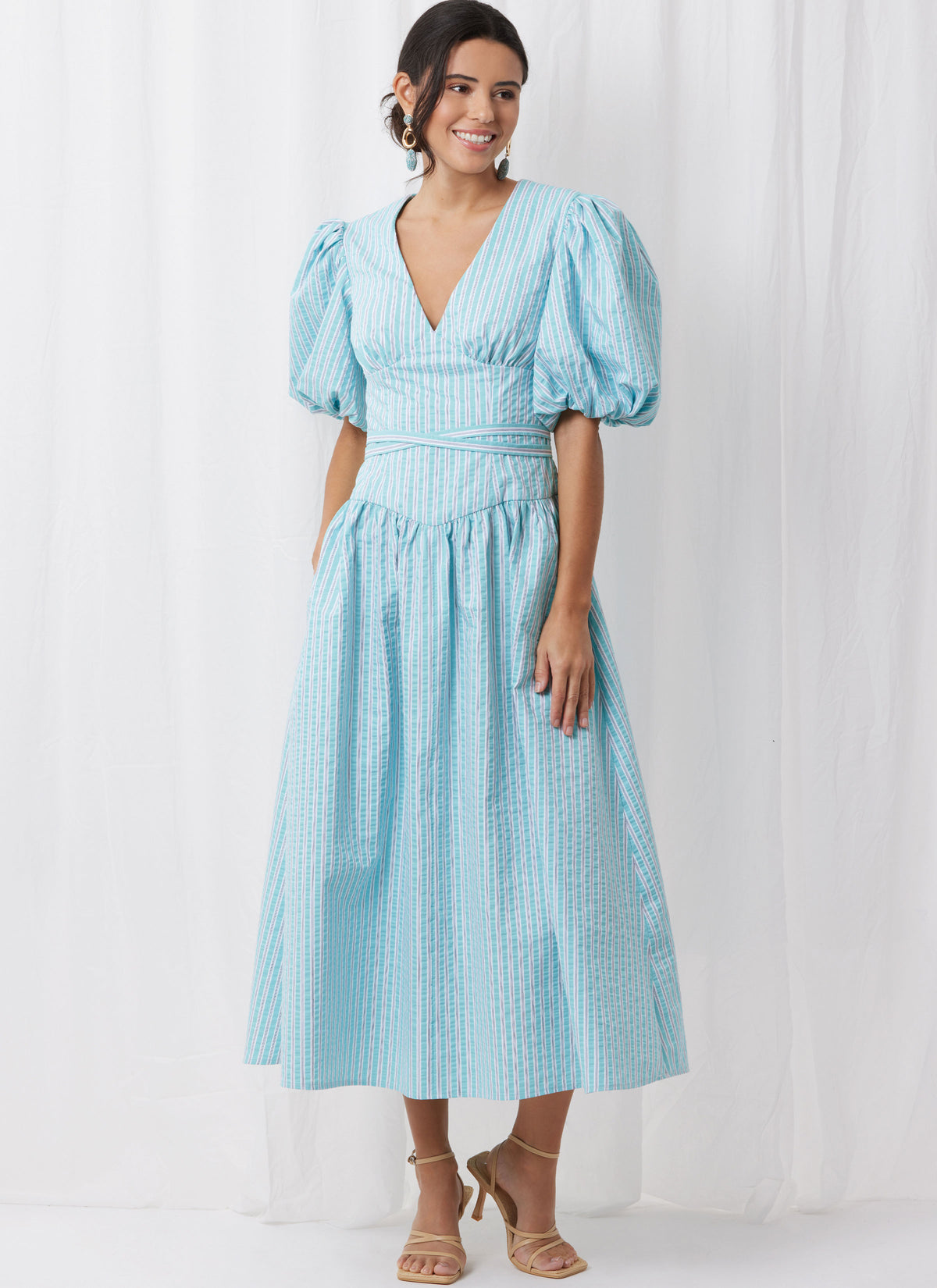 Simplicity S3096 sewing pattern envelope showing a wrap V-neck dress with pockets