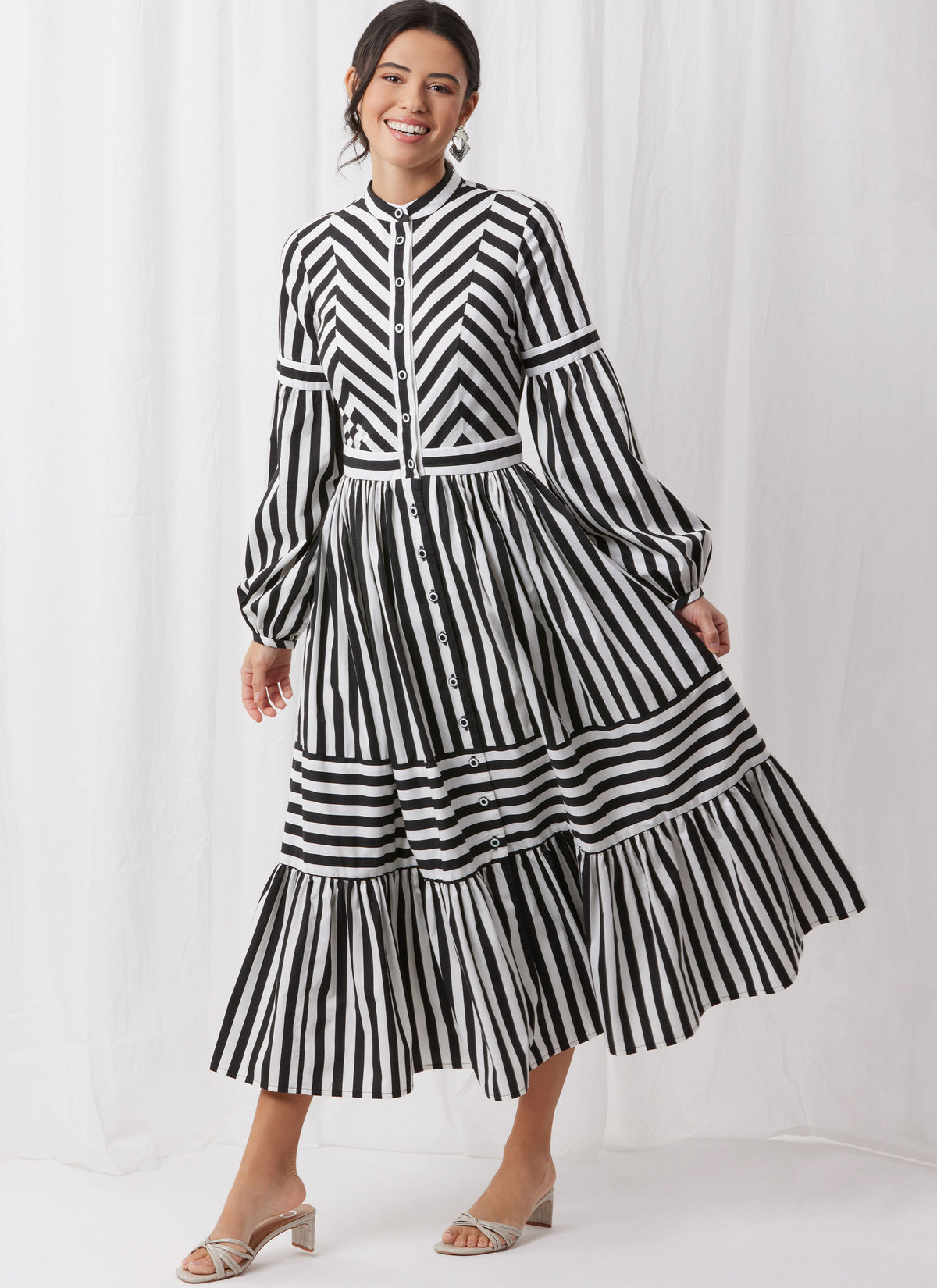 Simplicity S3098 sewing pattern envelope showing a dress with a gathered skirt
