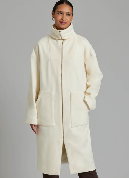 Simplicity S3196 pattern envelope showing high collar zip front jackets