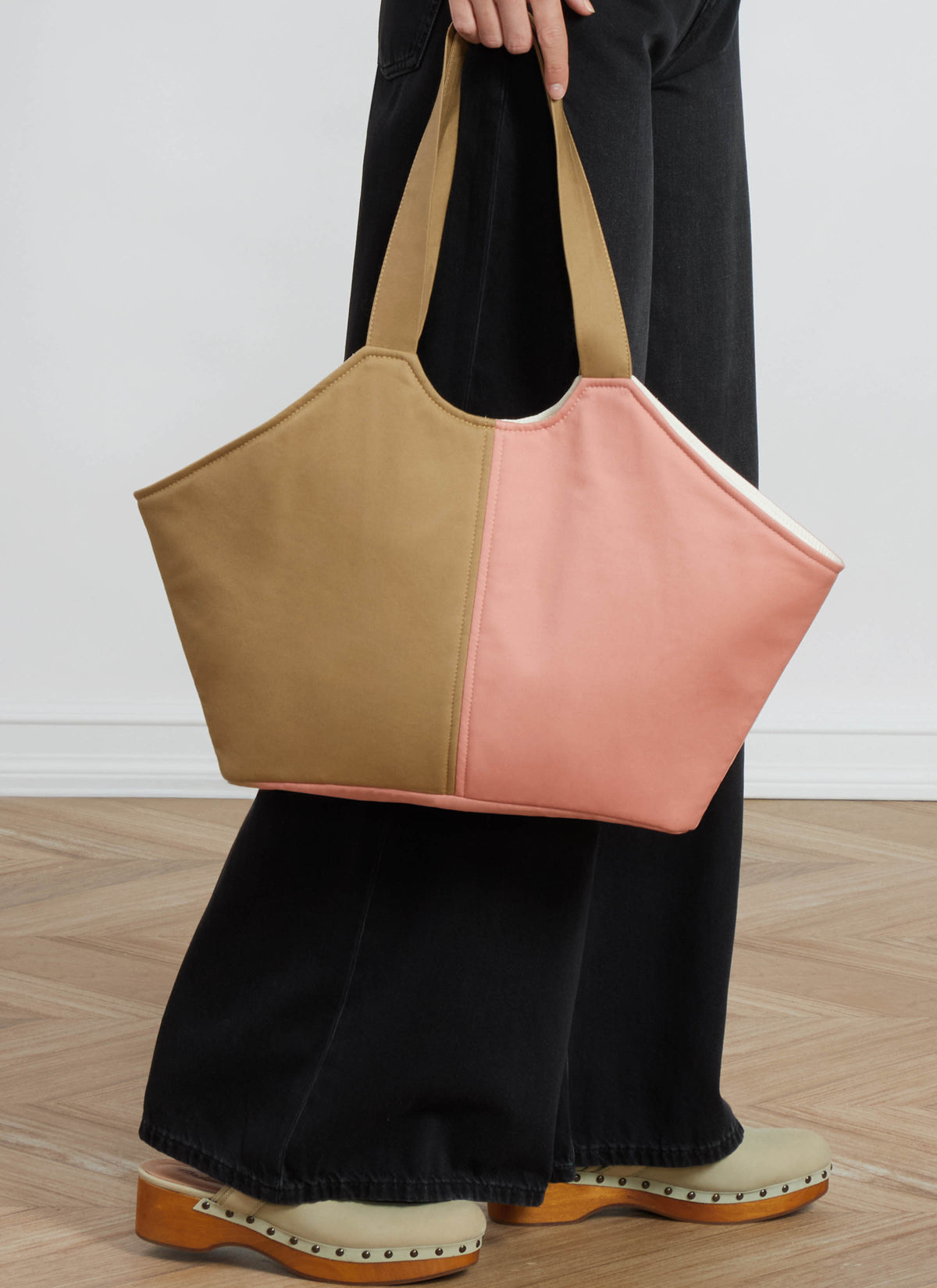Simplicity S3255 sewing pattern envelope showing shoulder bags and totes