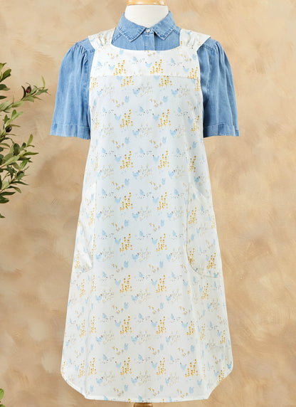 Simplicity S3257 sewing pattern envelope showing aprons