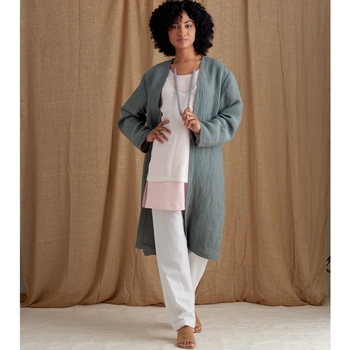 Simplicity S8924 sewing pattern envelope showing the Misses' Casual Wear designs