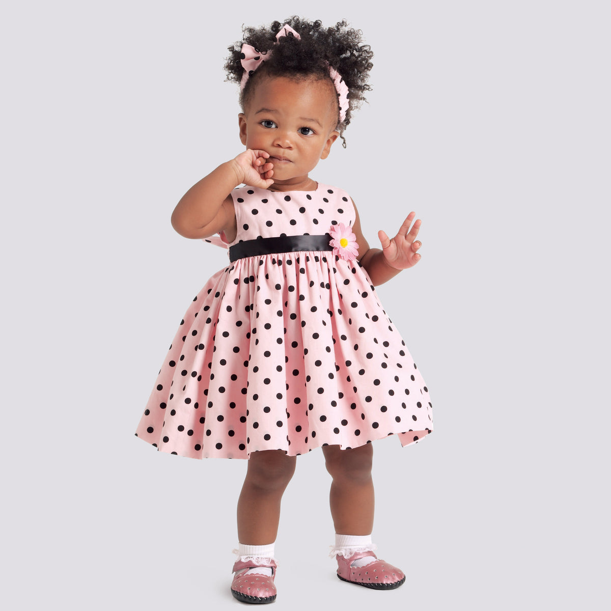 Simplicity S9117 pattern envelope showing baby dresses