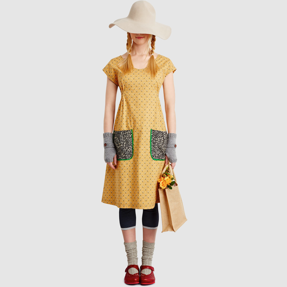 Simplicity S9122 pattern envelope showing granny chic style dresses