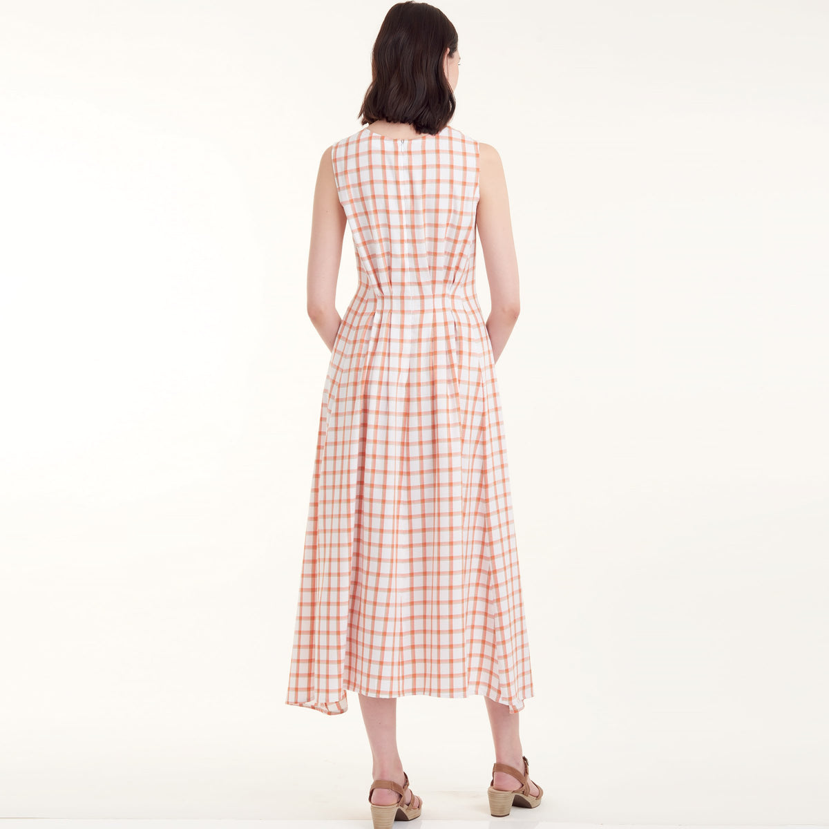 Simplicity S9134 pattern envelope showing dresses with released pleats