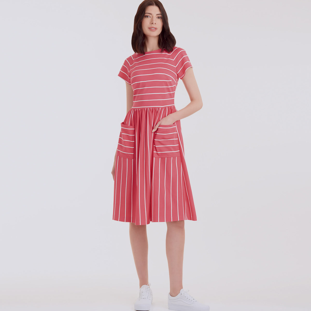 Simplicity S9136 pattern envelope showing dresses with raglan sleeves