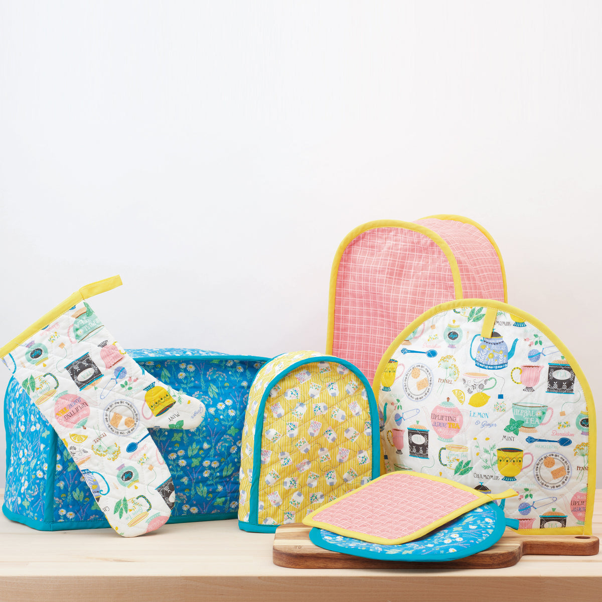 Simplicity S9303 sewing pattern envelope showing kitchen accessories designs