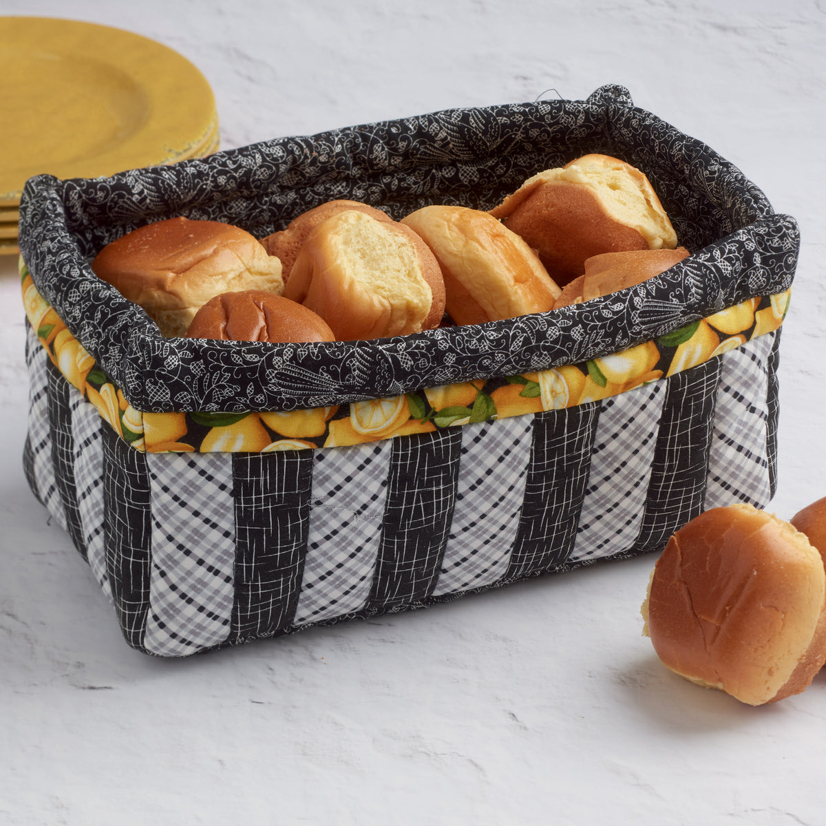 Simplicity S9365 sewing pattern envelope showing fabric microwave bowl cosies in three sizes