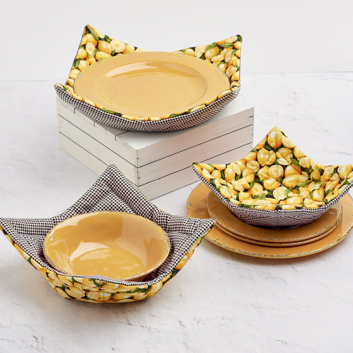 Simplicity S9365 sewing pattern envelope showing fabric microwave bowl cosies in three sizes