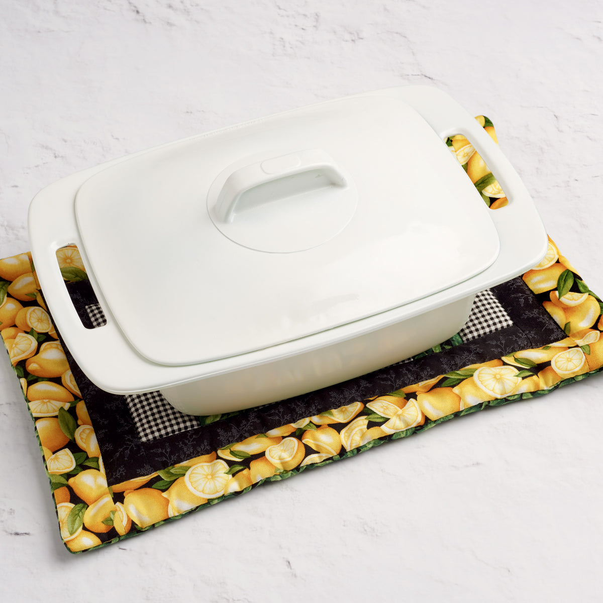 Simplicity S9365 sewing pattern envelope showing fabric microwave bowl cosies in three sizes