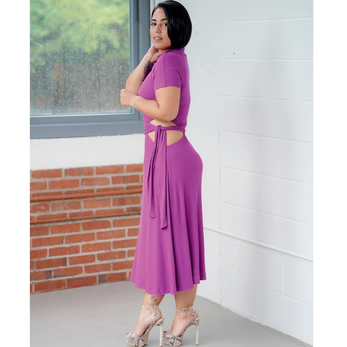 Simplicity S9370 sewing pattern envelope showing women's knit dresses with cut-out midriff