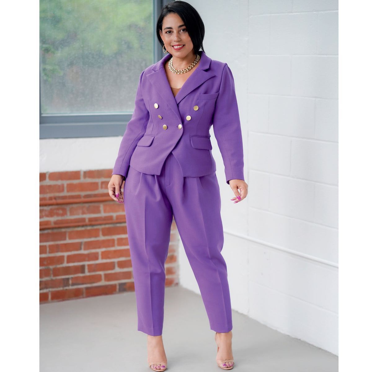 Simplicity S9381 sewing pattern envelope showing women's casual outfits