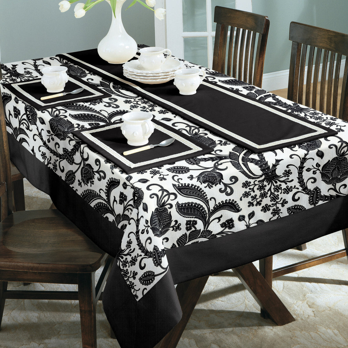 Simplicity S9401 sewing pattern envelope showing tablecloth, napkins, runner and place mats