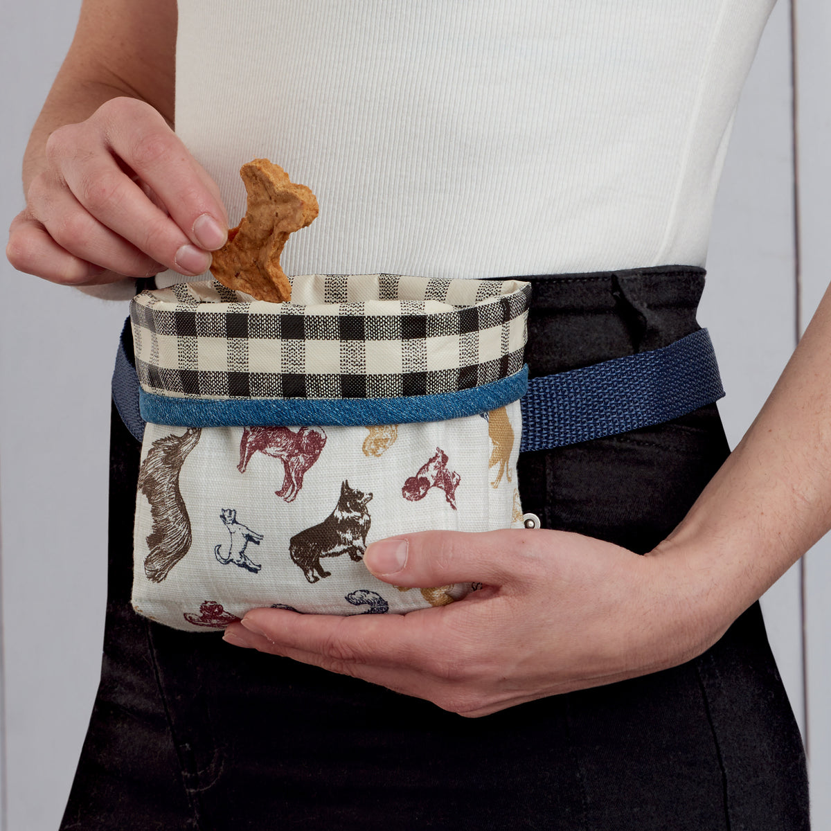 Simplicity S9446 sewing pattern envelope showing padded crate beds