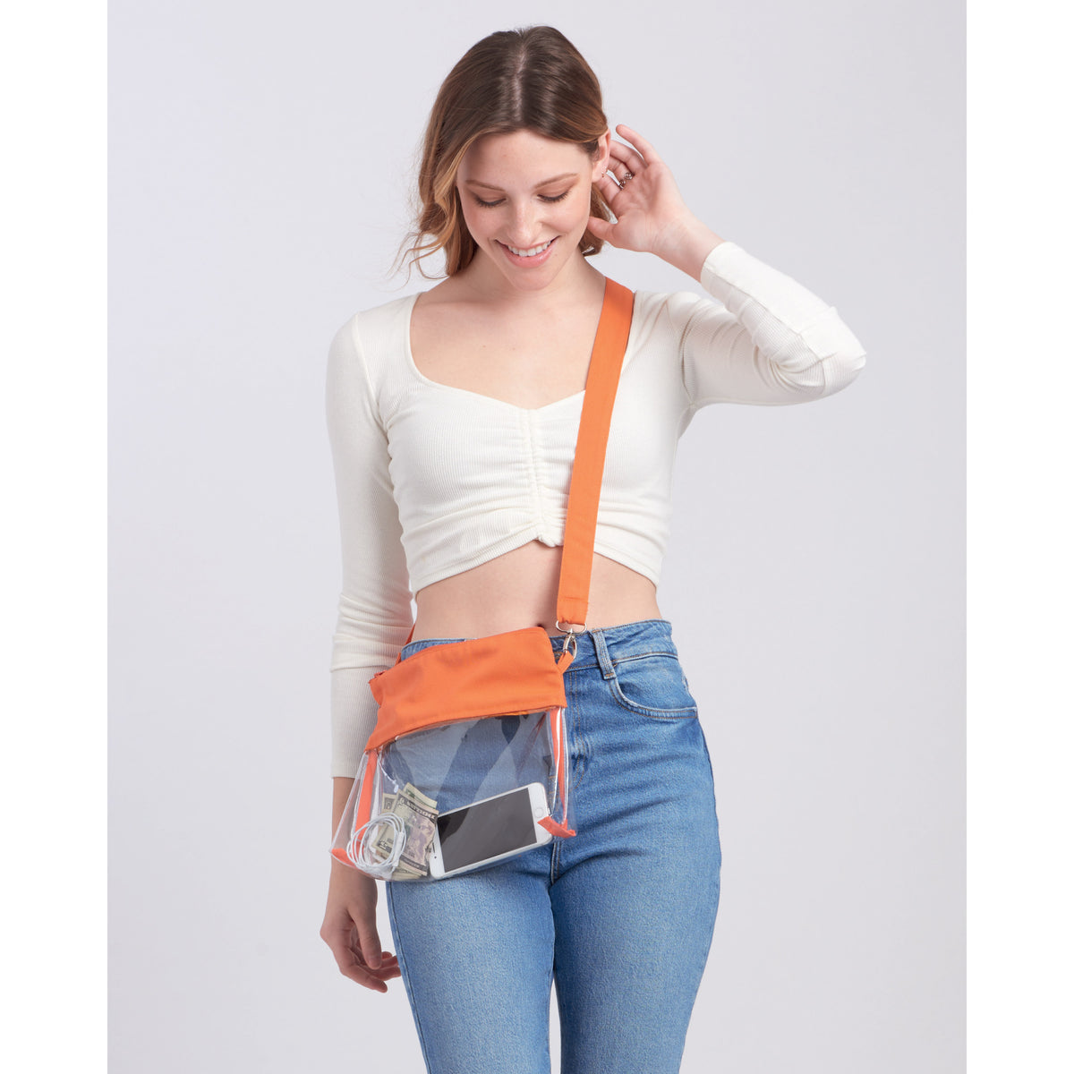 Simplicity S9562 pattern envelope showing a tote, bags and pouch