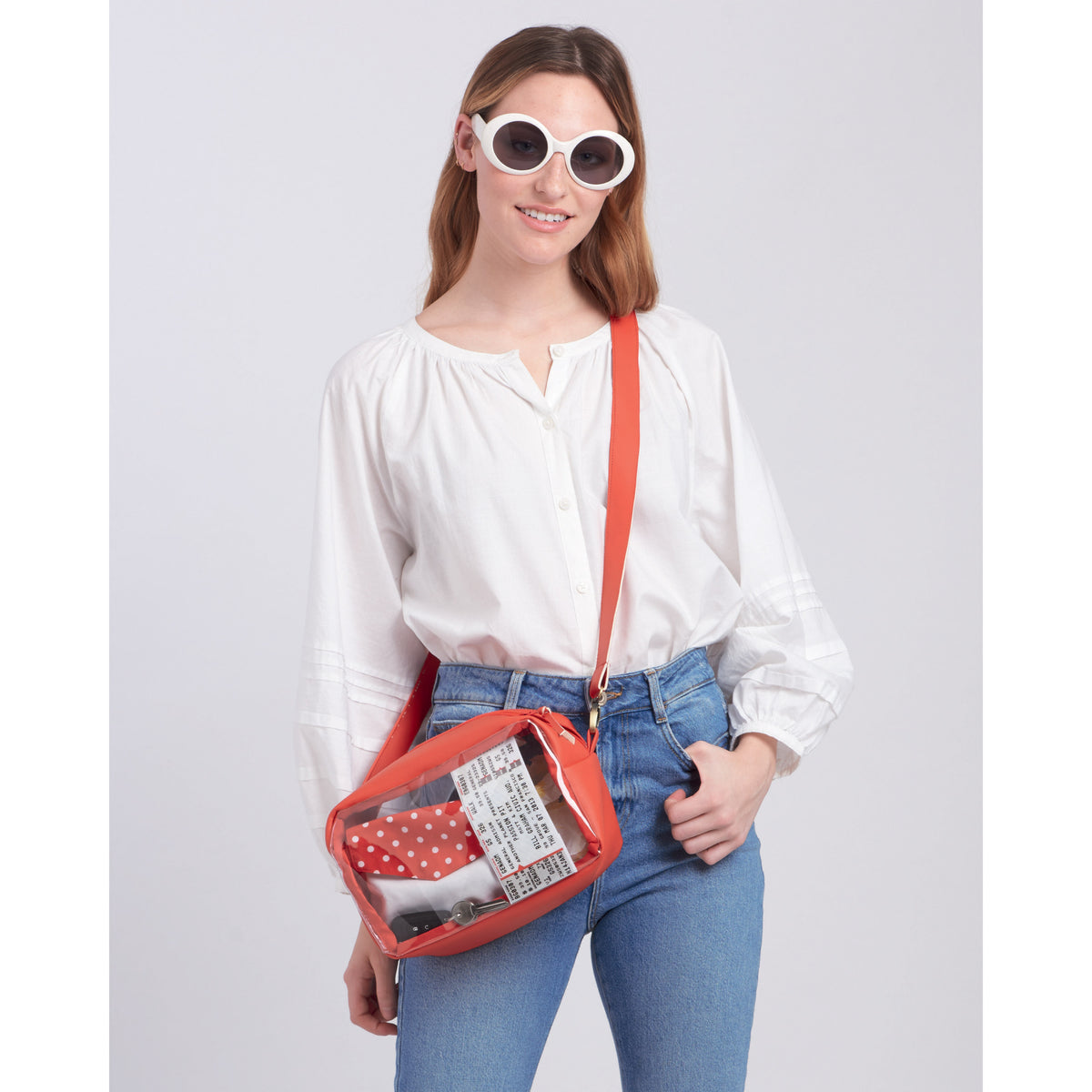 Simplicity S9562 pattern envelope showing a tote, bags and pouch