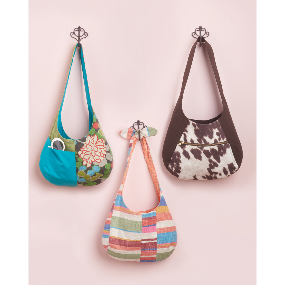 Simplicity S9563 sewing pattern envelope showing bags and accessories