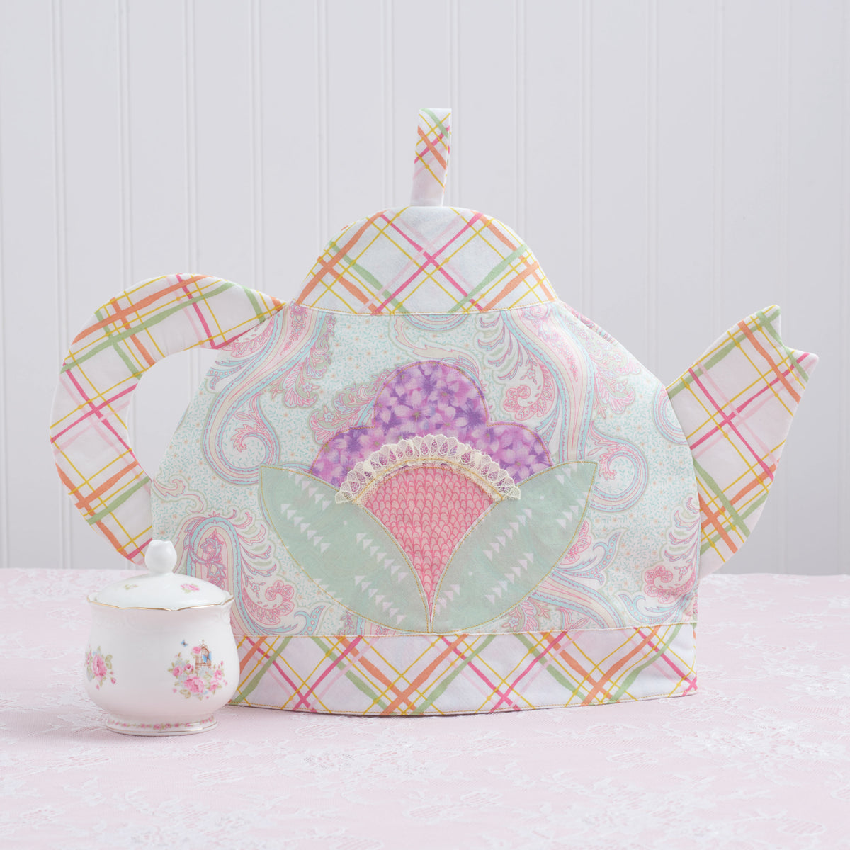 Simplicity S9573 sewing pattern envelope showing table linens