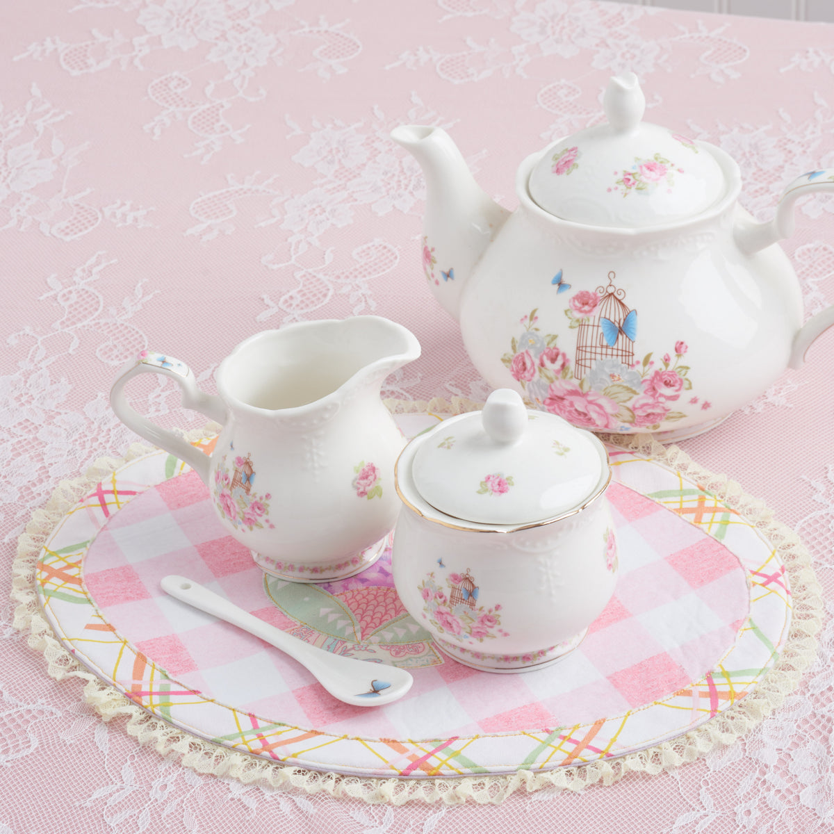 Simplicity S9573 sewing pattern envelope showing table linens