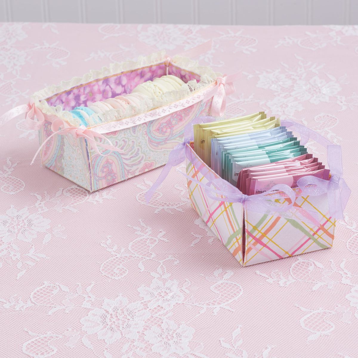 Simplicity S9573 sewing pattern envelope showing table linens