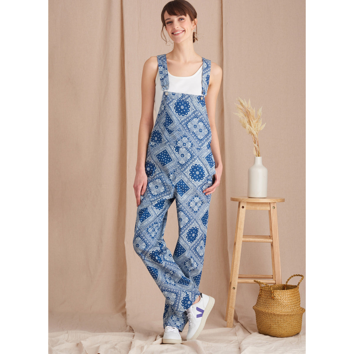 Simplicity S9590 sewing pattern envelope showing casual wear such as dungarees