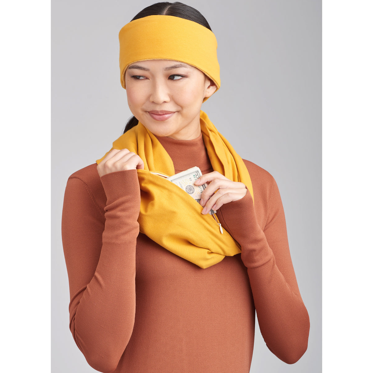 Simplicity sewing pattern S9658 envelope showing accessories with hidden pockets