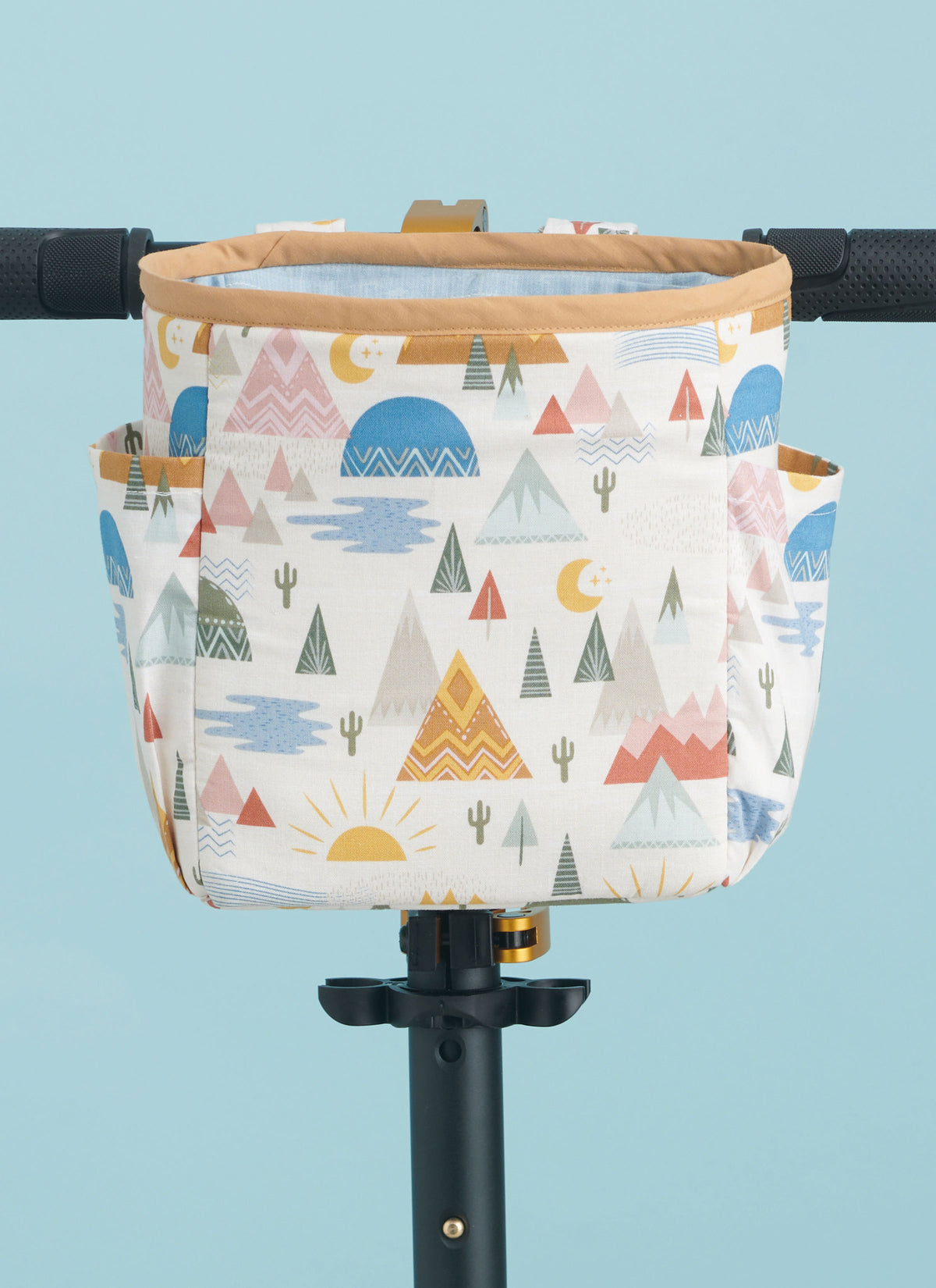 Simplicity sewing pattern S9804 envelope showing bike baskets, bags and panniers designs