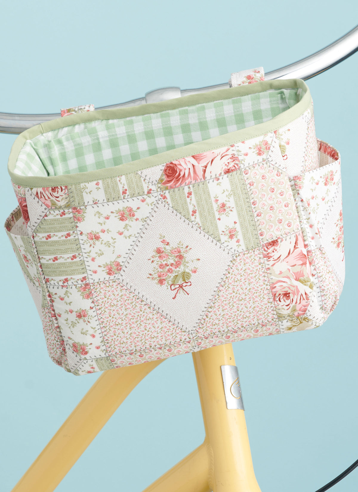Simplicity sewing pattern S9804 envelope showing bike baskets, bags and panniers designs