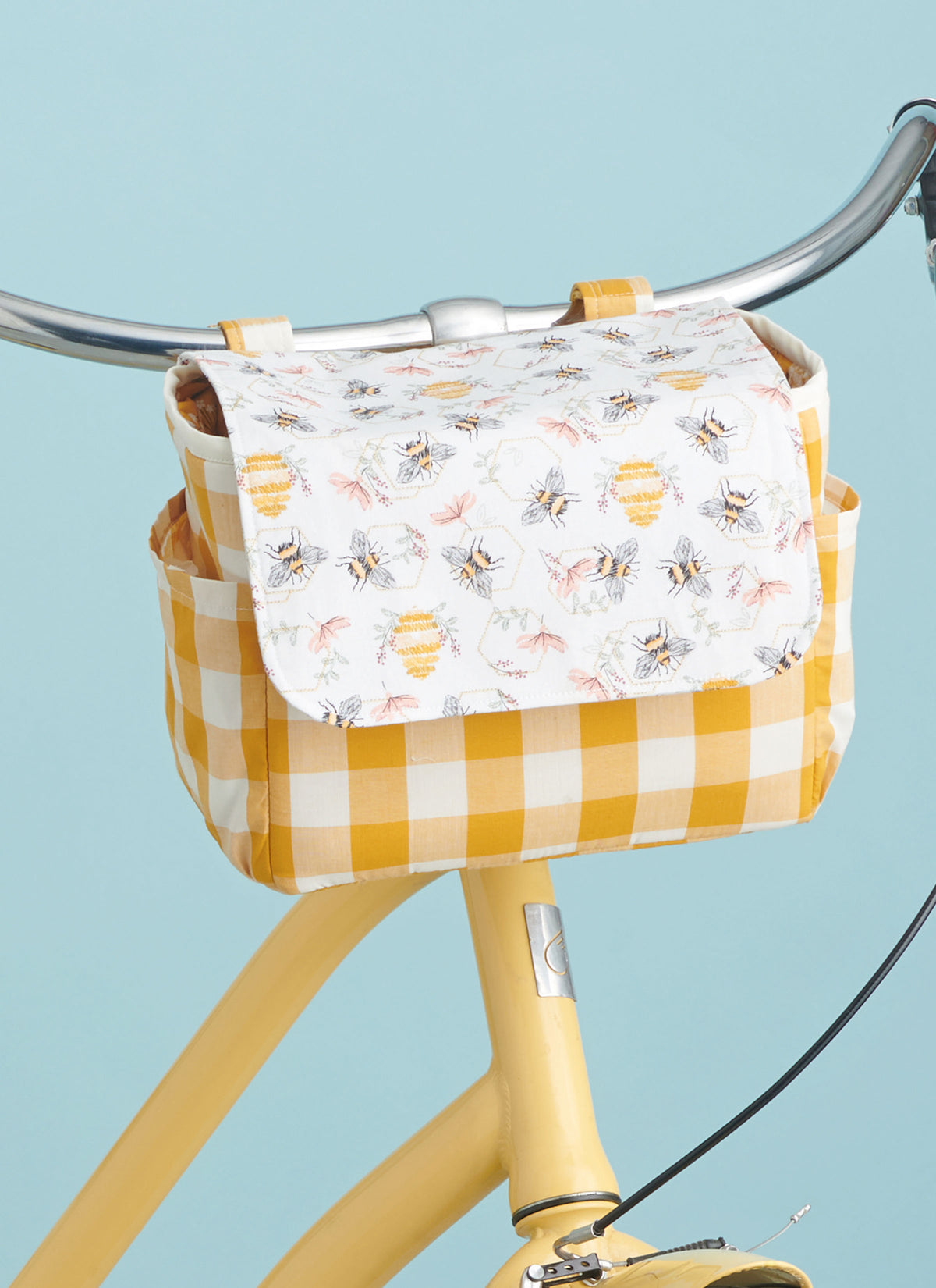 Simplicity sewing pattern S9804 envelope showing bike baskets, bags and panniers designs