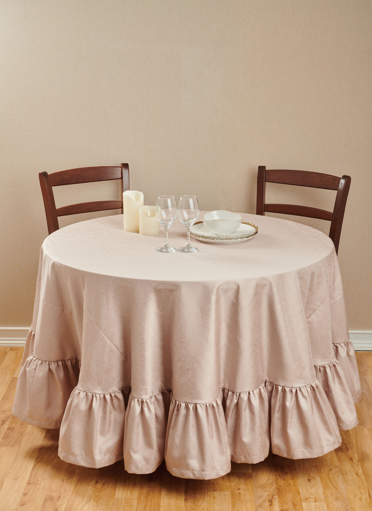 Simplicity sewing pattern S9815 envelope showing table linens designs