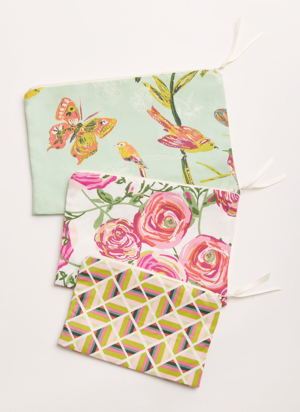 Simplicity S9872 sewing pattern envelope showing zip pouches and cases