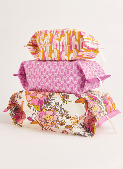 Simplicity S9872 sewing pattern envelope showing zip pouches and cases