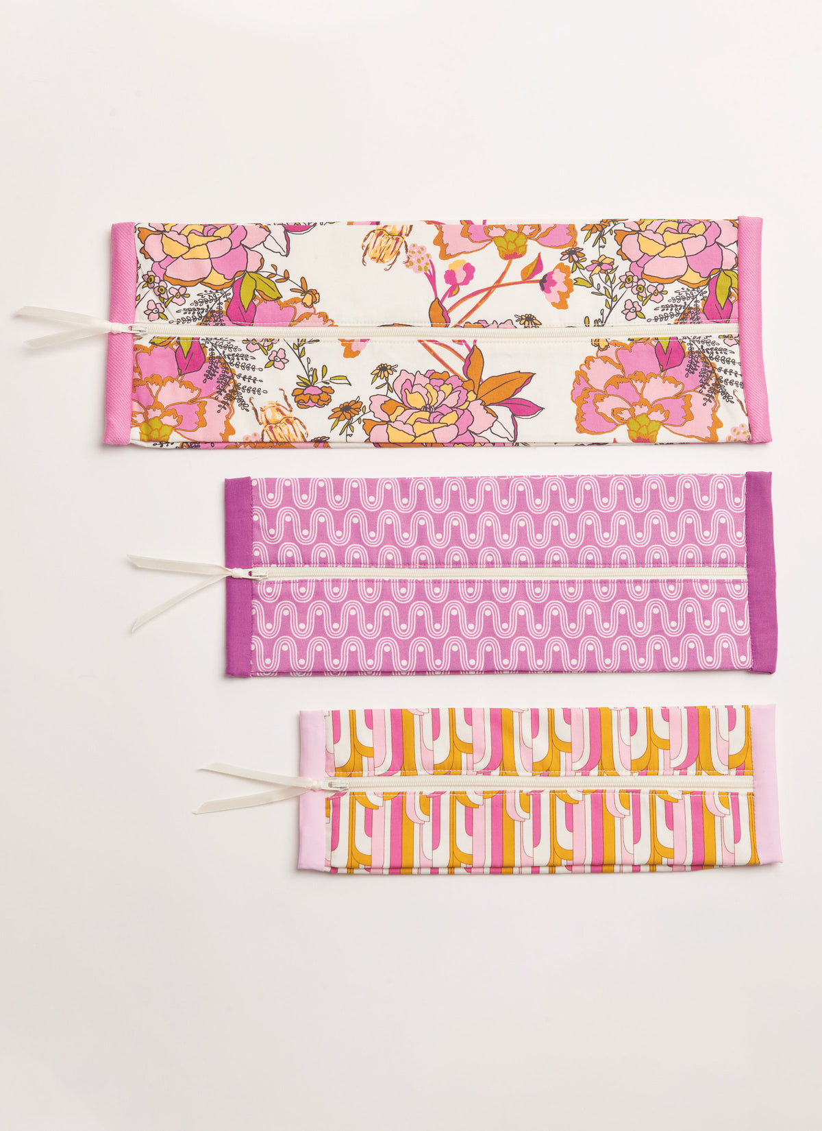 Simplicity S9872 sewing pattern envelope showing zip pouches and cases