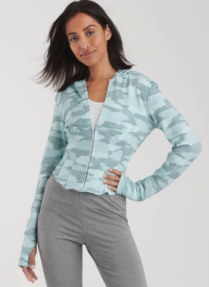 Simplicity sewing pattern S9895 envelope showing plus size casual wear designs