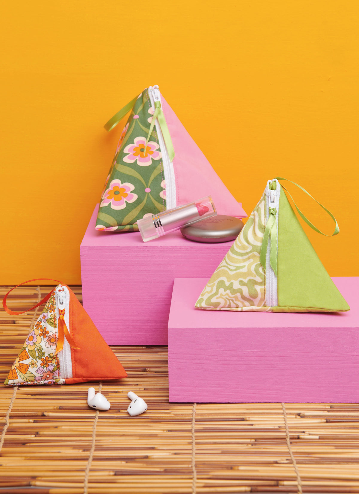 Simplicity S9937 sewing pattern envelope showing accessories