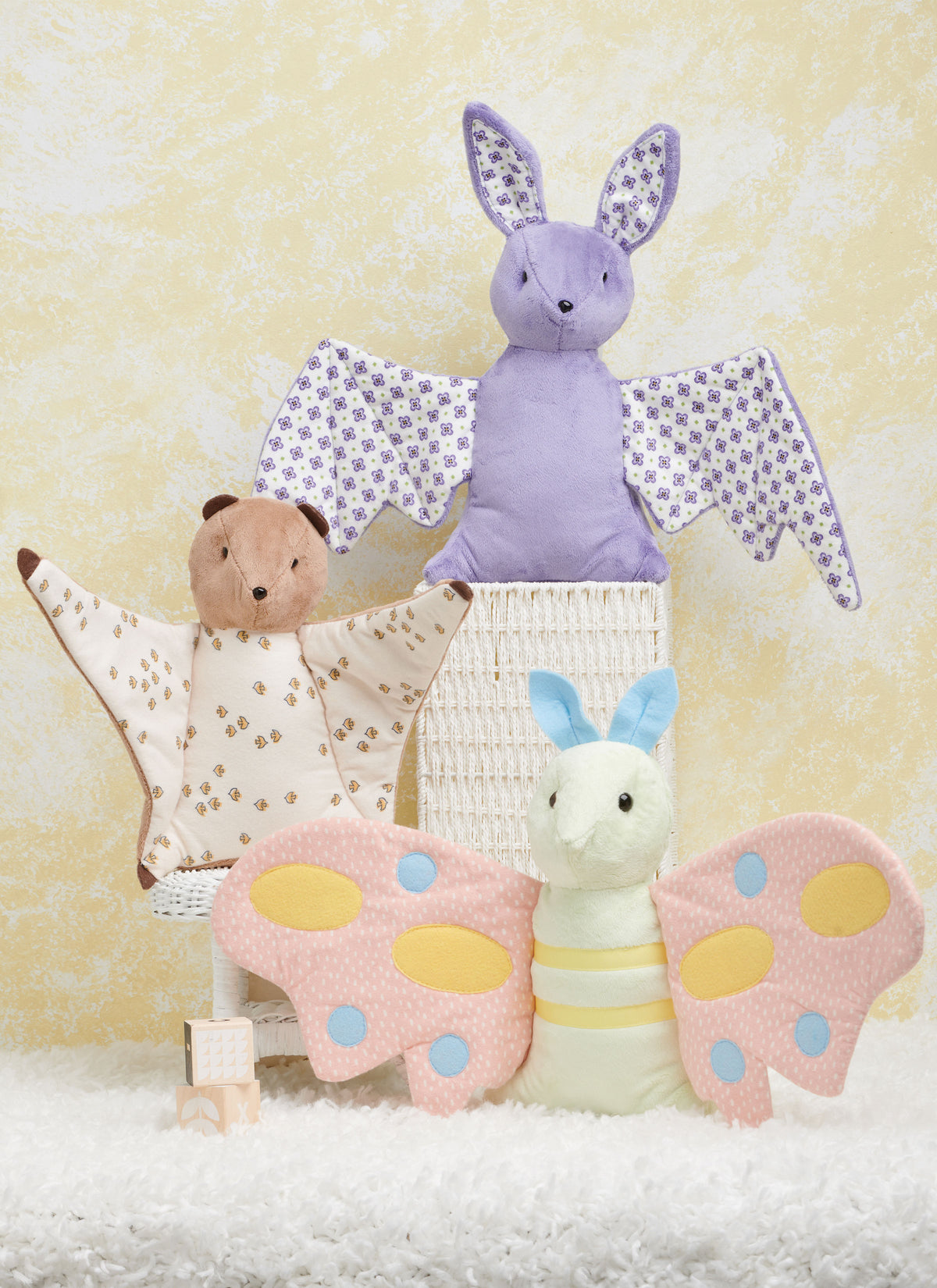 Simplicity S9940 sewing pattern envelope showing stuffed toys