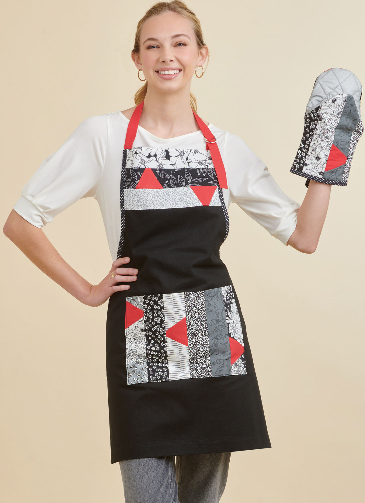 Simplicity S9942 sewing pattern envelope showing an apron and quilted kitchen accessories