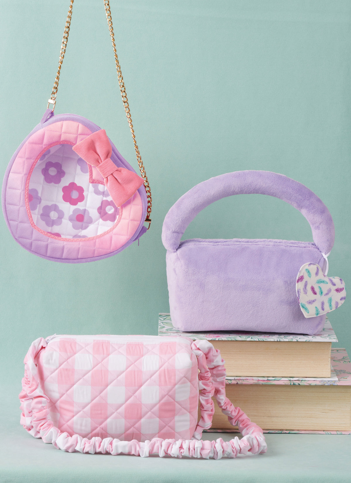 Simplicity S9968 sewing pattern envelope showing zipped bags